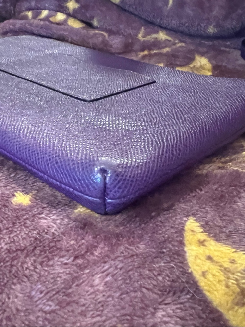 🦄 Coach Purple Pebbled Leather Large Zip Wristlet | Stunning Rich Plum | EUC - Picture 9 of 16